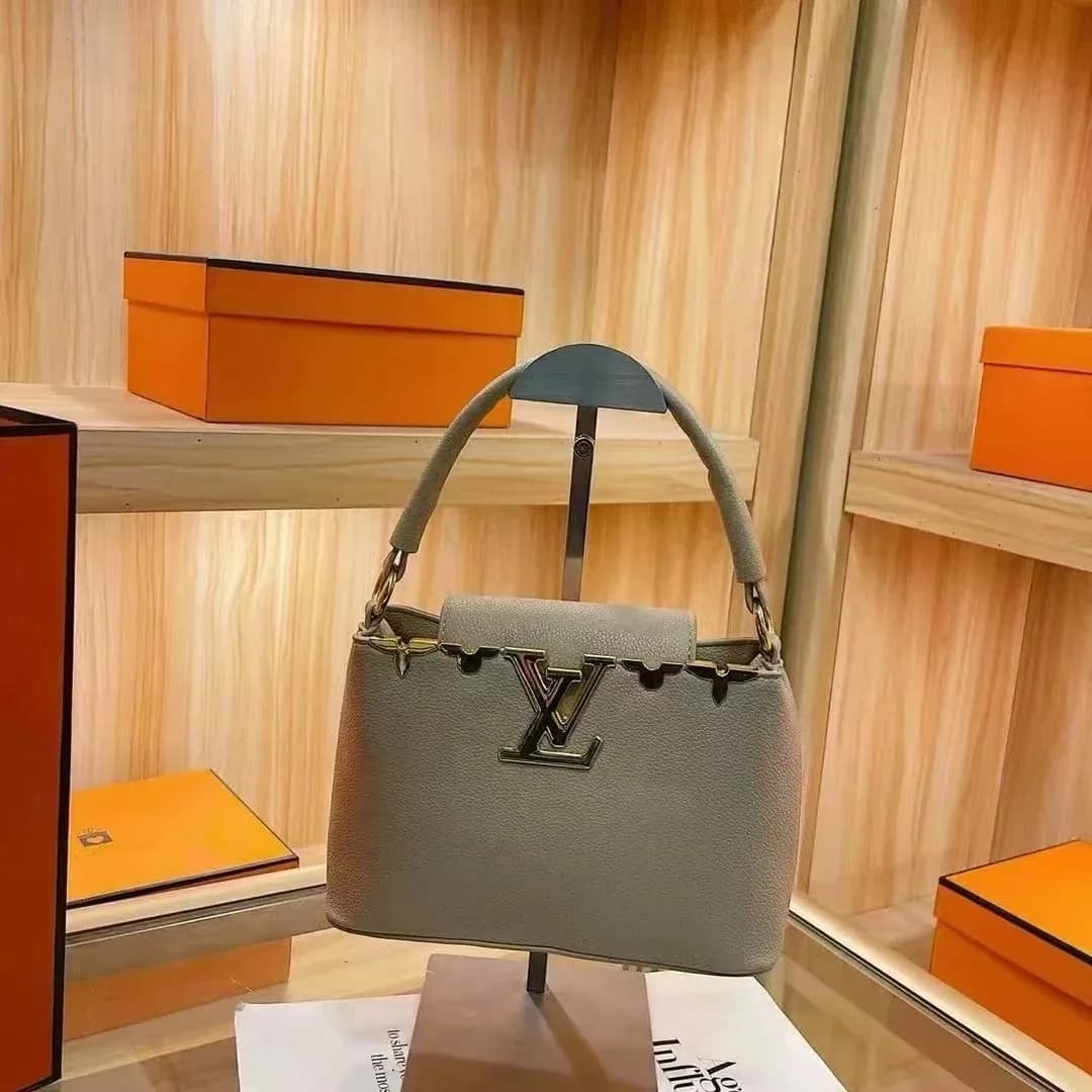 Louis Vuitton Capucines Grainy Leather Handbag — Hipobuy Spreadsheet find