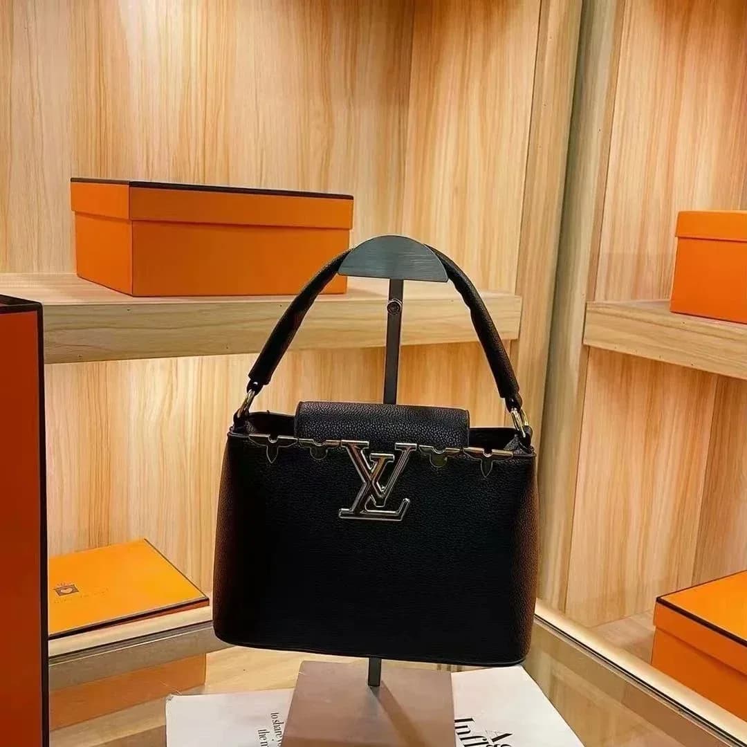Louis Vuitton Capucines Black Grain Leather Handbag — Hipobuy Spreadsheet find