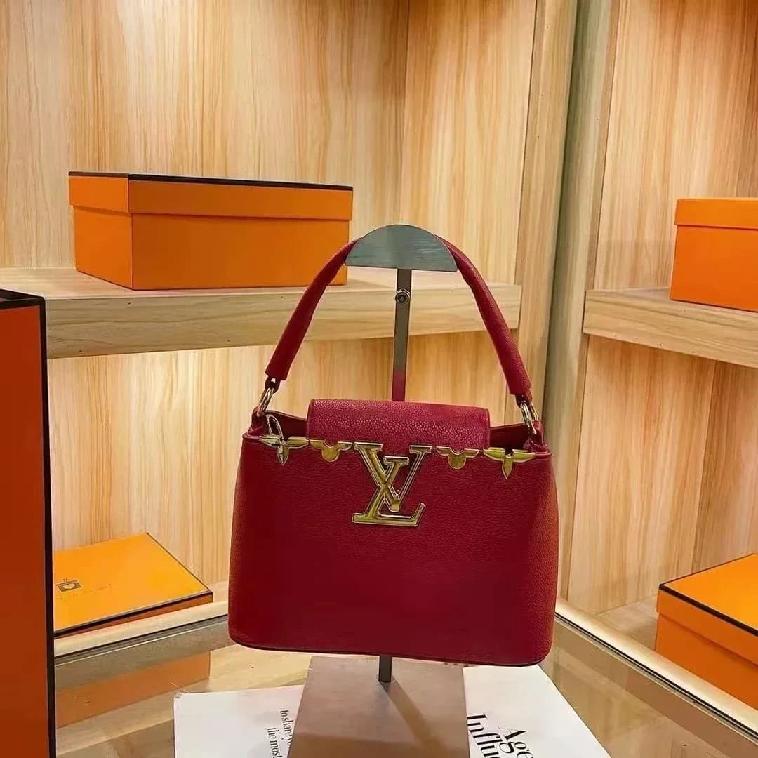 Louis Vuitton Capucines Red Leather Handbag — Hipobuy Spreadsheet find
