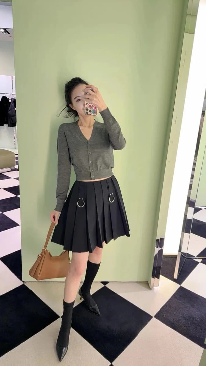 Black Pleated Skirt with Ring Detail — Hipobuy Spreadsheet find