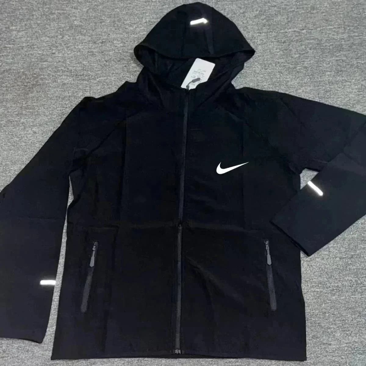 Nike ACG Black Lightweight Hooded Jacket — Hipobuy Spreadsheet find