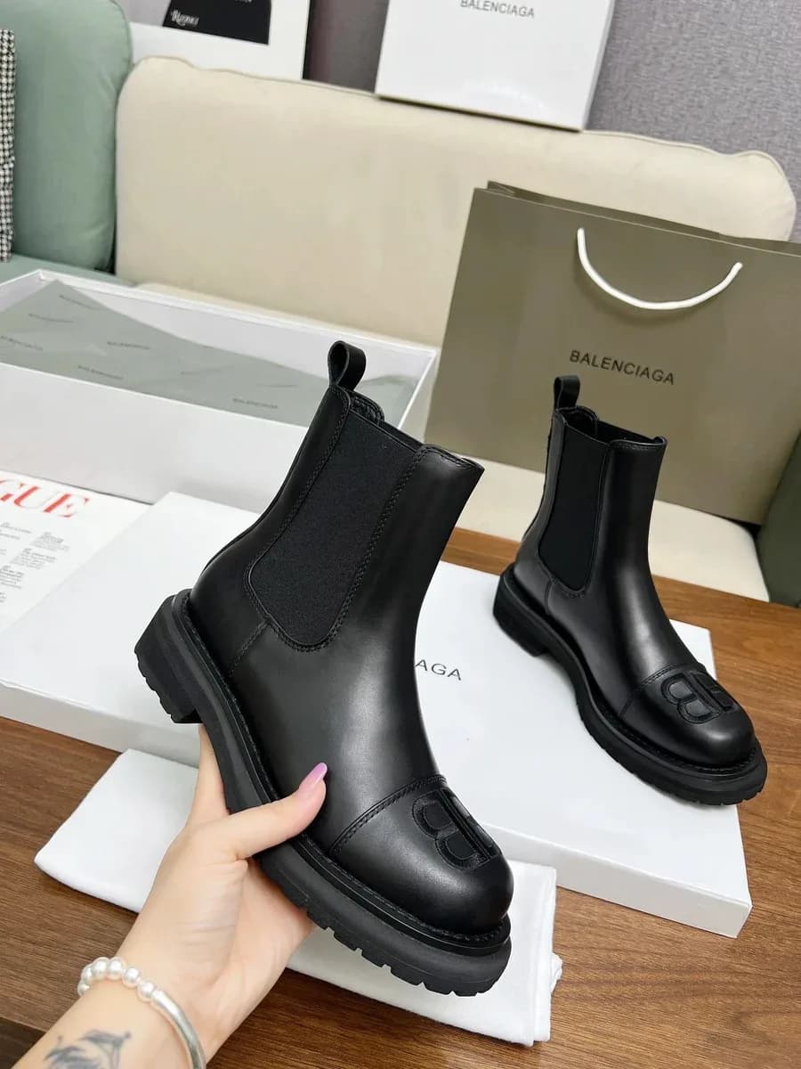 Balenciaga Black Leather Chelsea Boots — Hipobuy Spreadsheet find